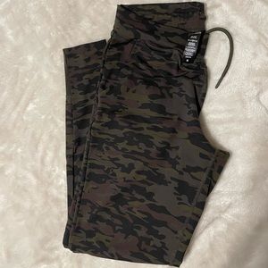 Alphalete joggers camo